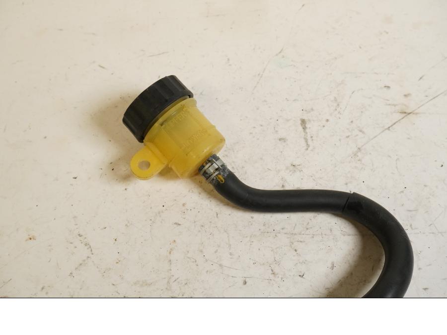 Höger sida på Bromshuvudcylinder från en Yamaha YZF 1000 R1 -2002 motorcykel.
