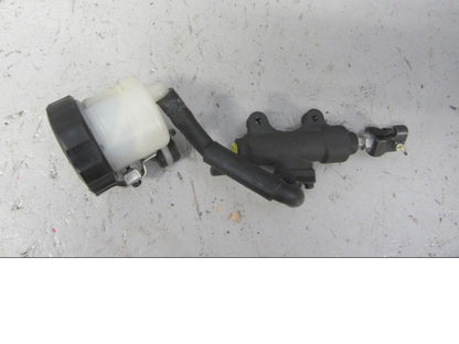 Baksidan på Bromshuvudcylinder från en Honda CB 1000 R -2010 motorcykel.