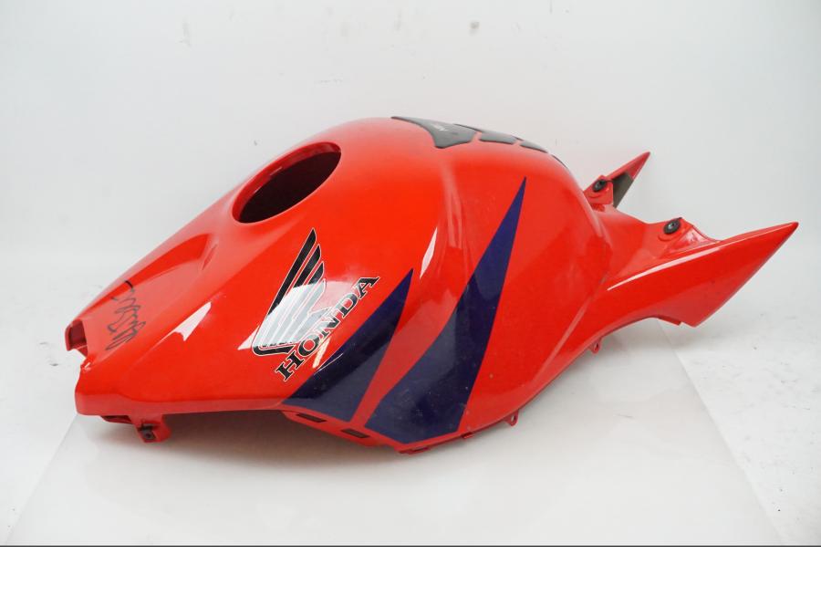 Framsidan på Bensintankskåpa från en Honda CBR 1000 -2005 motorcykel.