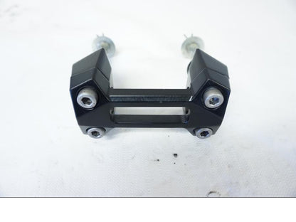 Framsidan på Styrfäste från en Kawasaki Z 800 -2013 motorcykel.