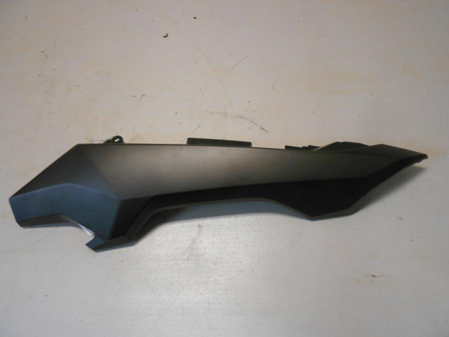 Framsidan på Bakvinge från en Honda NC 750 S -2017 motorcykel.