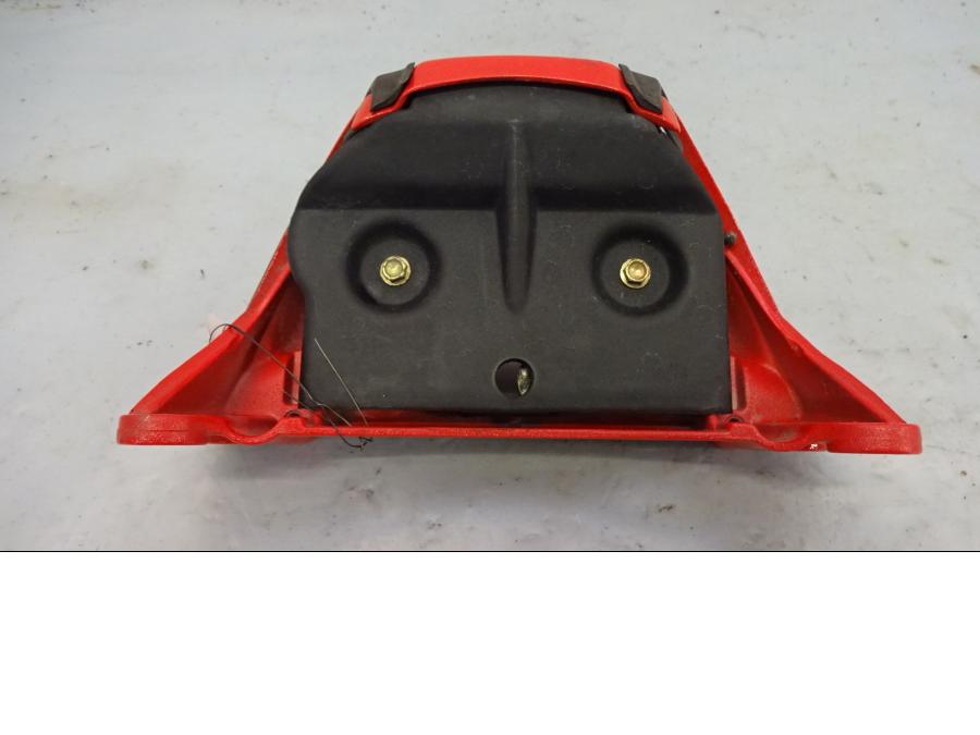 Höger sida på Passagerarhandtag från en Ducati ST2 -2001 motorcykel.