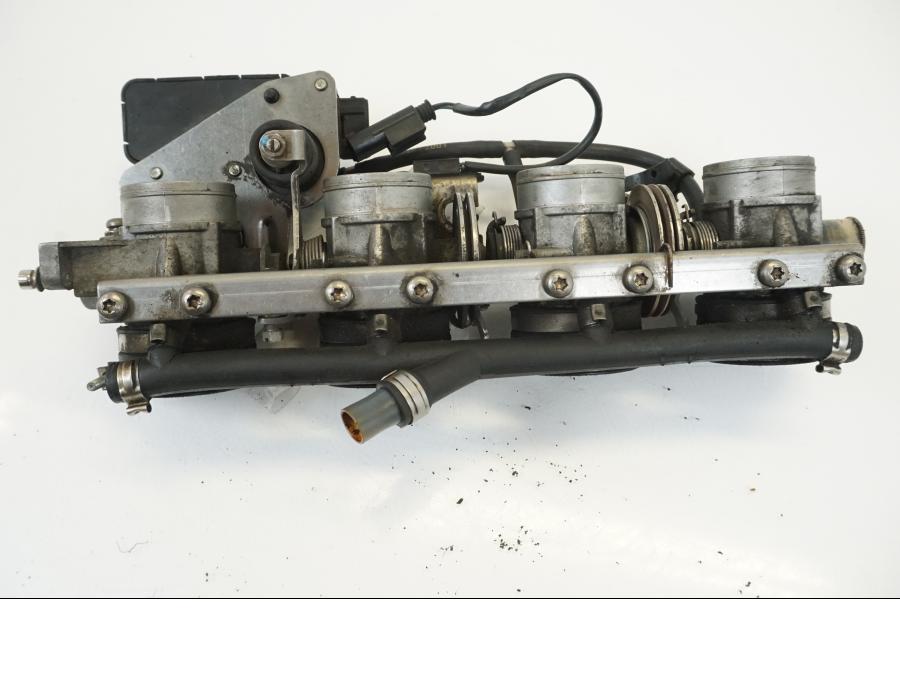 Vänster sida på Spjällhus från en BMW K 1200 RS -2002 motorcykel.