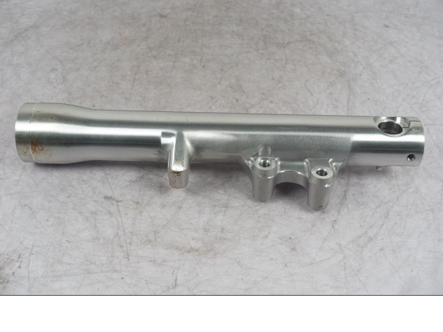 Vänster sida på Gaffelben från en Kawasaki VN 1500 -1999 motorcykel.