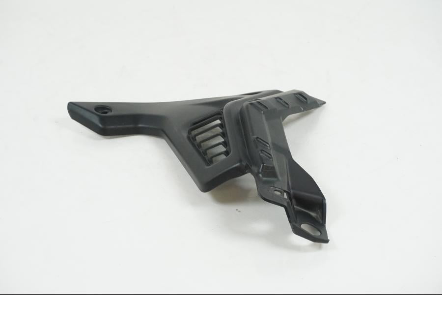 Framsidan på Sidkåpa från en Yamaha Tenere 700 -2020 motorcykel.