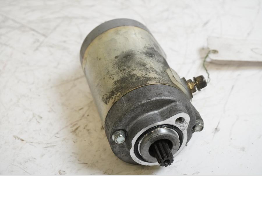 Framsidan på Startmotor från en BMW K 1200 LT -2004 motorcykel.