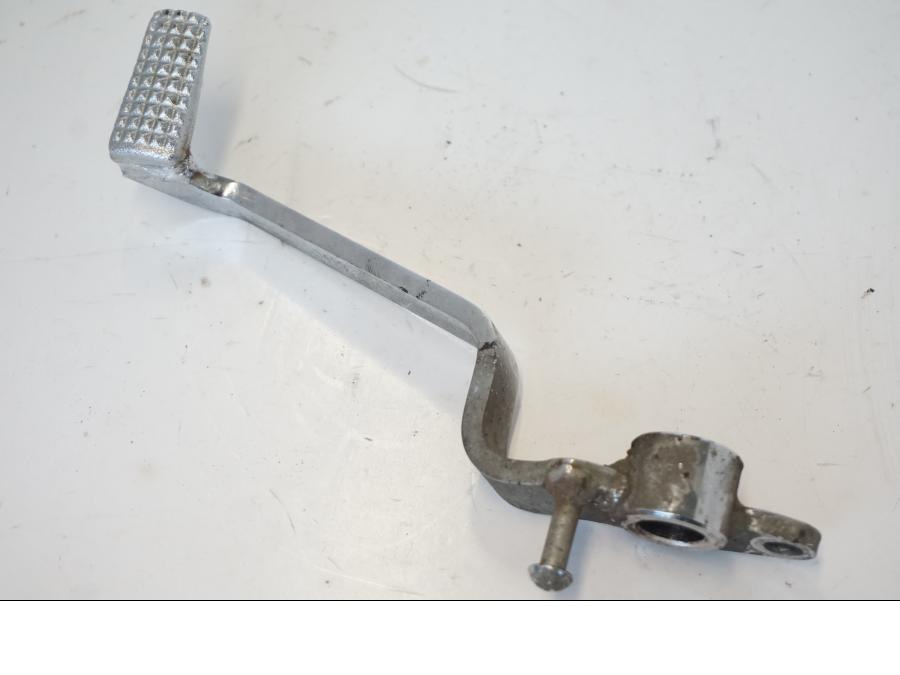 Snett uppifrån på Bromspedal från en Kawasaki ZR-7 -2001 motorcykel.