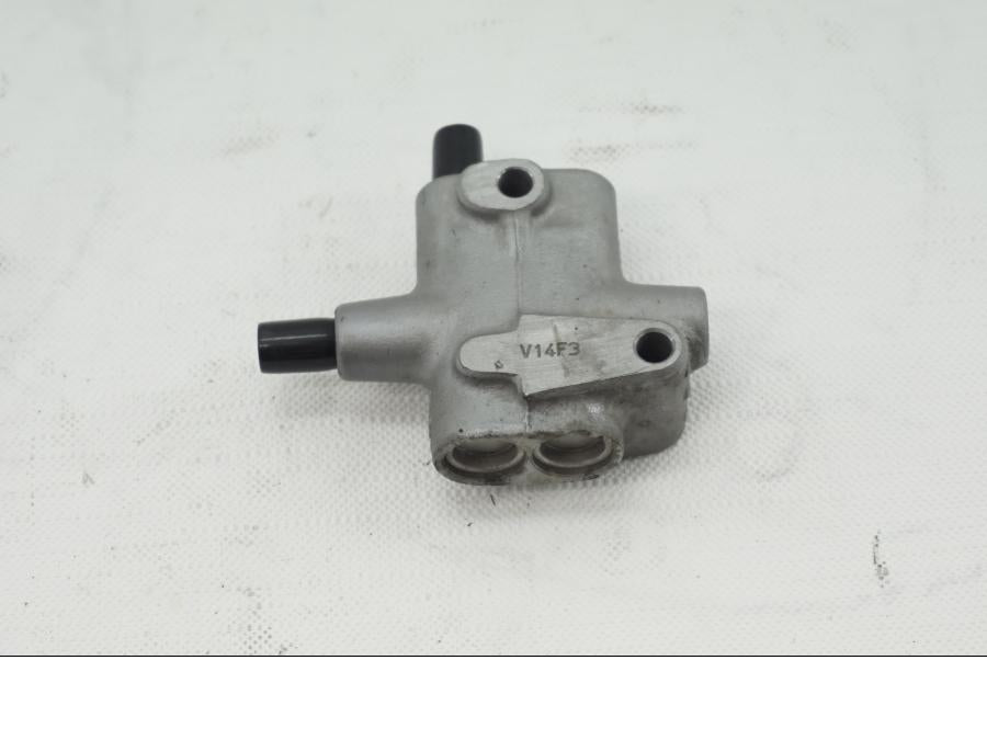 Framsidan på Bromsfördelare från en Honda VFR 1200 -2012 motorcykel.