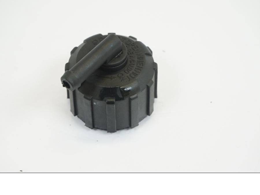 Framsidan på Vattenkyllock från en KTM 1190 Adventure -2013 motorcykel.