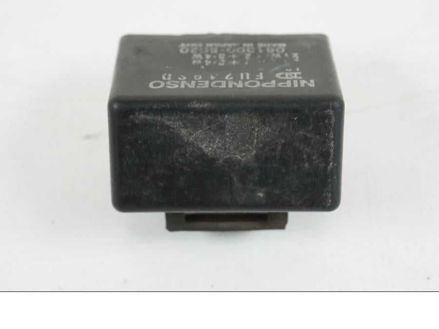 Snett uppifrån på Blinkersrelä från en Suzuki GS 1000 -1978 motorcykel.