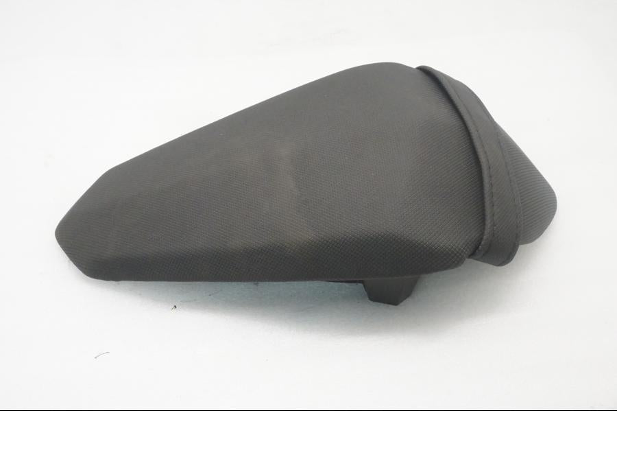 Baksidan på Sadel från en Kawasaki Z 400 -2020 motorcykel.