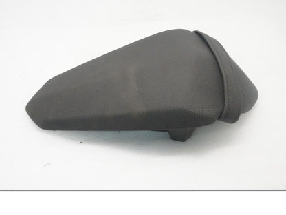 Baksidan på Sadel från en Kawasaki Z 400 -2020 motorcykel.