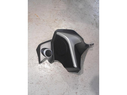 Framsidan på Högtalarkåpa från en BMW K 1600 -2015 motorcykel.