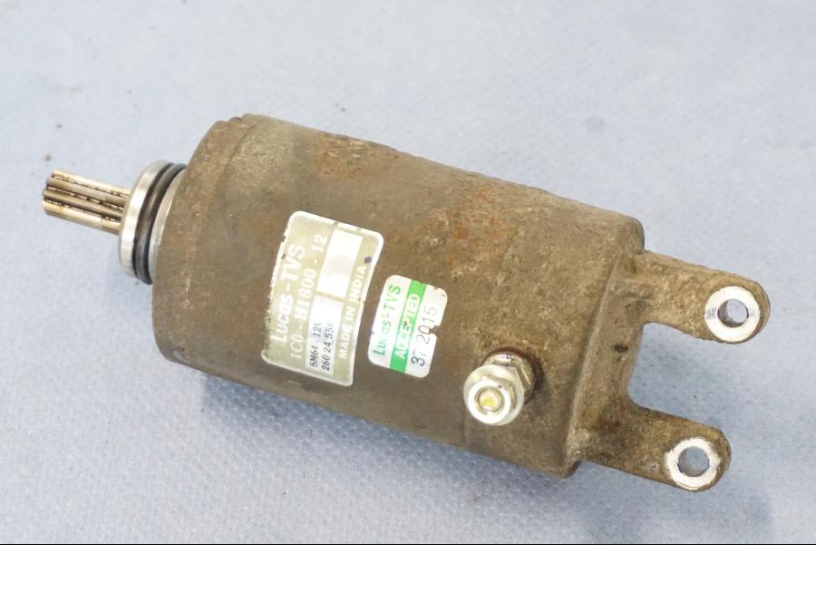 Snett uppifrån på Startmotor från en Yamaha X-Max 250 -2016 scooter.