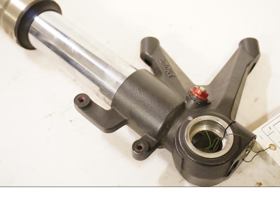 Baksidan på Gaffelben från en Ducati Streetfighter 1098 -2010 motorcykel.