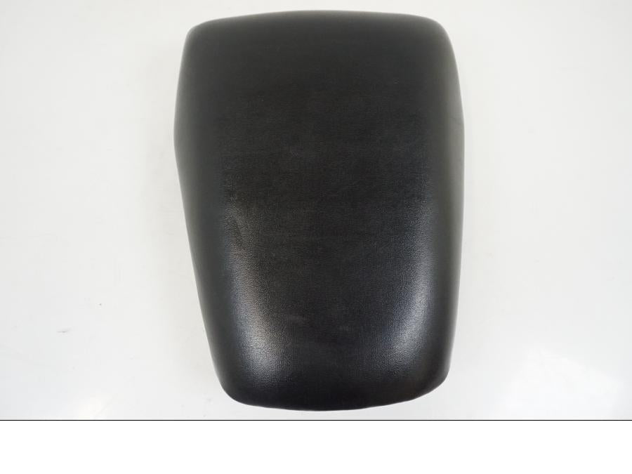 Vänster sida på Sadel från en Honda CBR 125 R -2006 motorcykel.