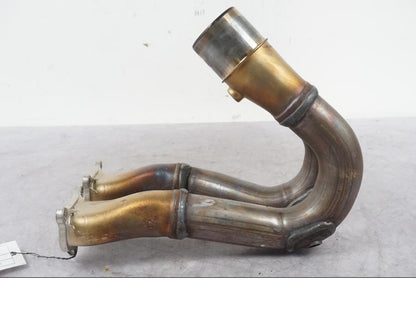 Snett nerifrån på Grenrör från en Ducati Multistrada V4 -2024 motorcykel.