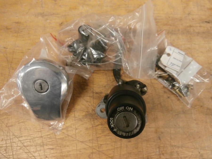 Framsidan på Låssats från en Yamaha XV 750 -1983 motorcykel.