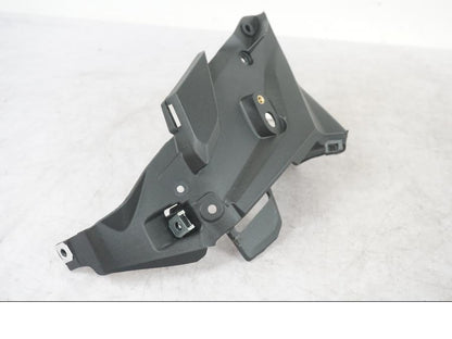 Baksidan på Strålkastarkåpa från en BMW F 800 R -2018 motorcykel.