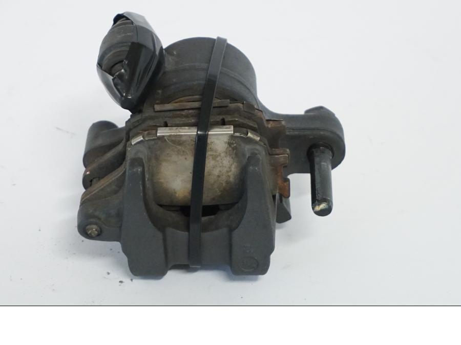 Snett nerifrån på Bromsok från en Honda CBR 600 -1998 motorcykel.