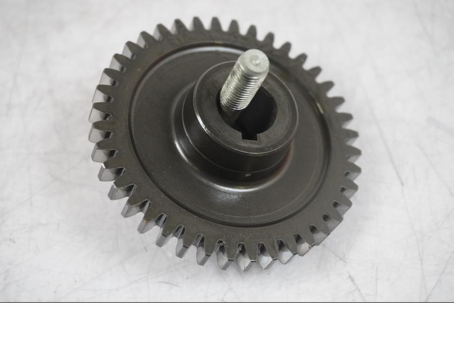 Höger sida på Balansdrev från en KTM 125 Duke -2017 motorcykel.