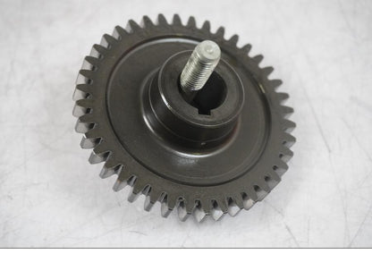 Höger sida på Balansdrev från en KTM 125 Duke -2017 motorcykel.