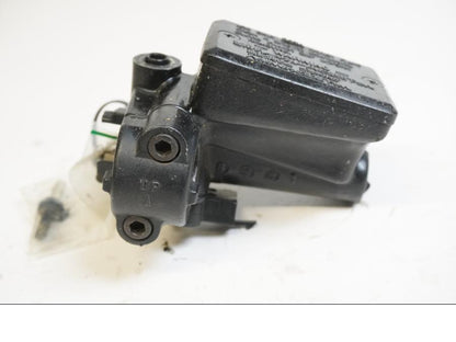 Baksidan på Kopplingshuvudcylinder från en Yamaha XJR 1300 -1999 motorcykel.