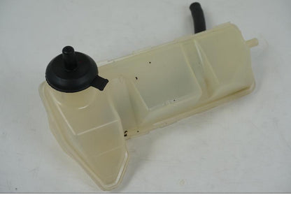 Framsidan på Vattenexpansionskärl från en BMW F 650 CS -2002 motorcykel.