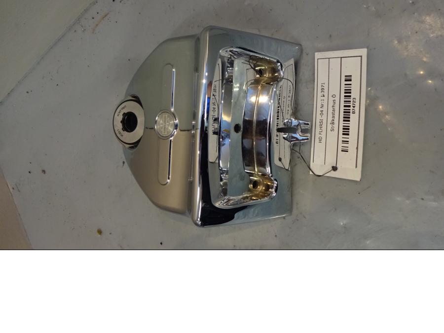 Framsidan på Strålkastarhus från en H-D Touring Road King Custom FLHRSI -2004 motorcykel.