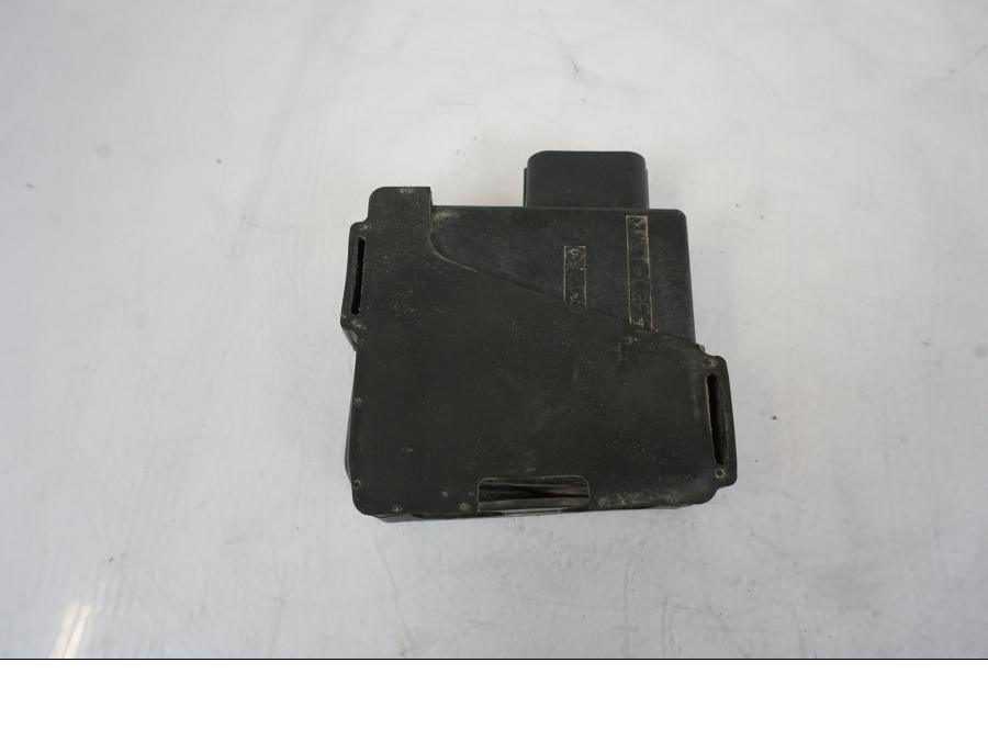 Snett uppifrån på Blinkersrelä LED från en Honda CRF 1000 Africa Twin -2016 motorcykel.