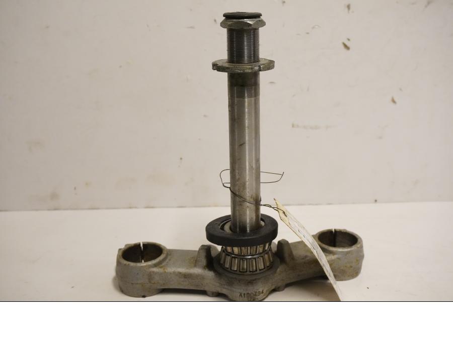 Framsidan på Gaffelkrona från en Yamaha XT 125 R -2005 motorcykel.