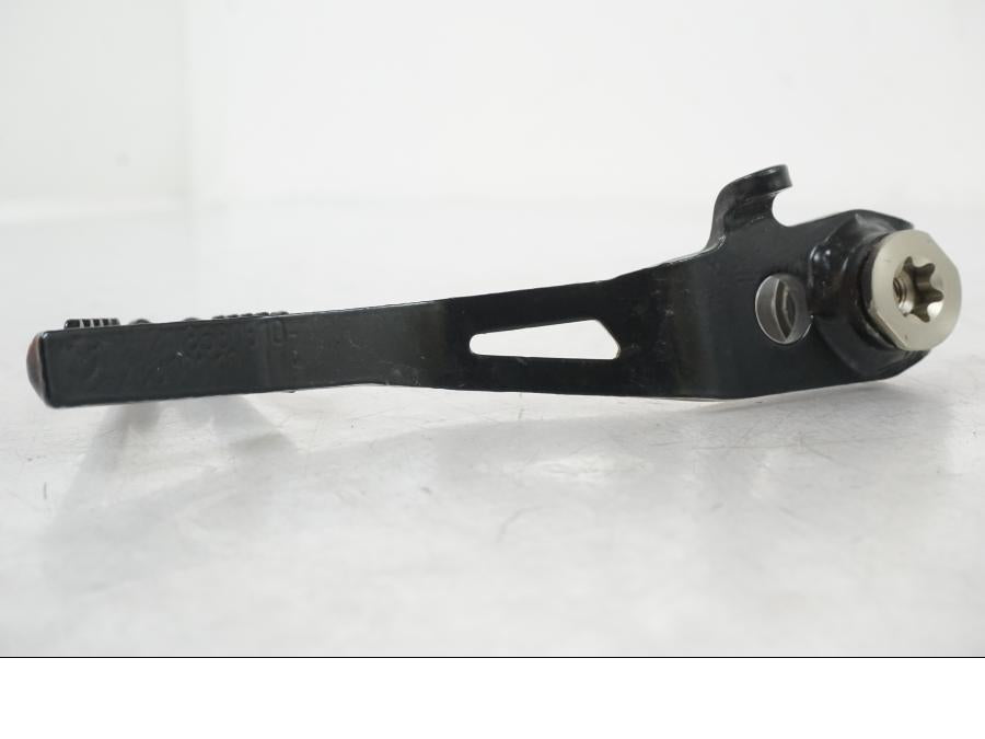 Vänster sida på Bromspedal från en BMW R 1250 GS -2021 motorcykel.