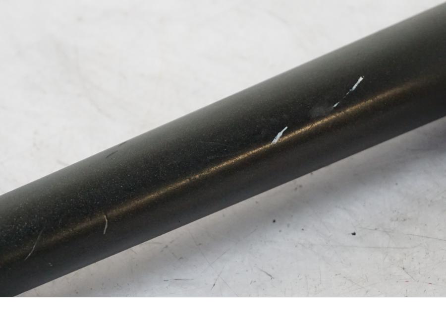 Snett nerifrån på Sidostöd från en Kawasaki Z 900 -2019 motorcykel.