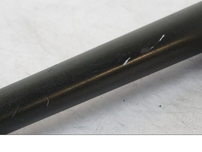 Snett nerifrån på Sidostöd från en Kawasaki Z 900 -2019 motorcykel.