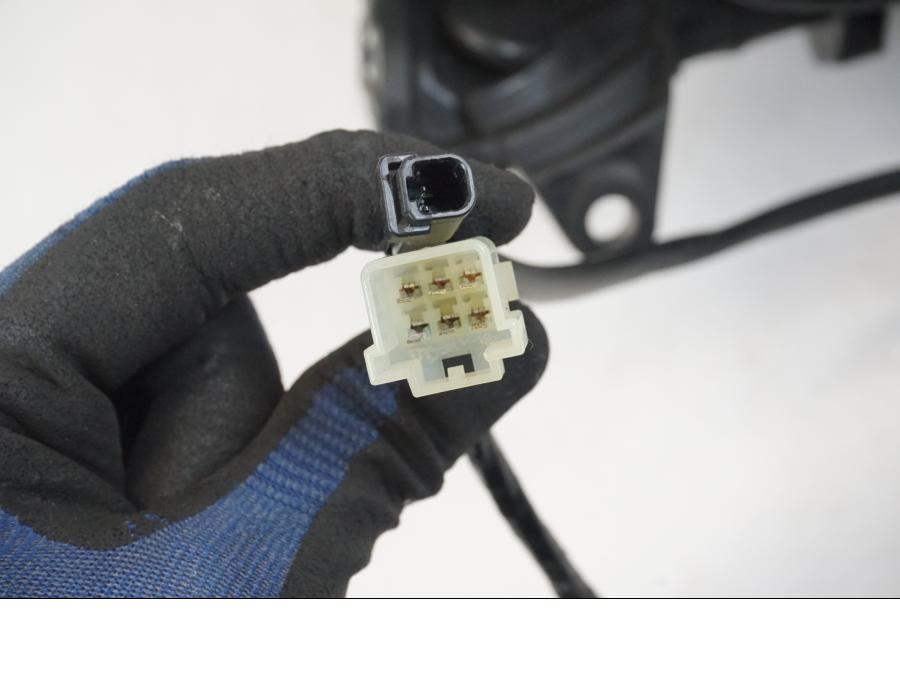 Extrabild5 på Strålkastare från en Suzuki GSX 1300 R -2017 motorcykel.