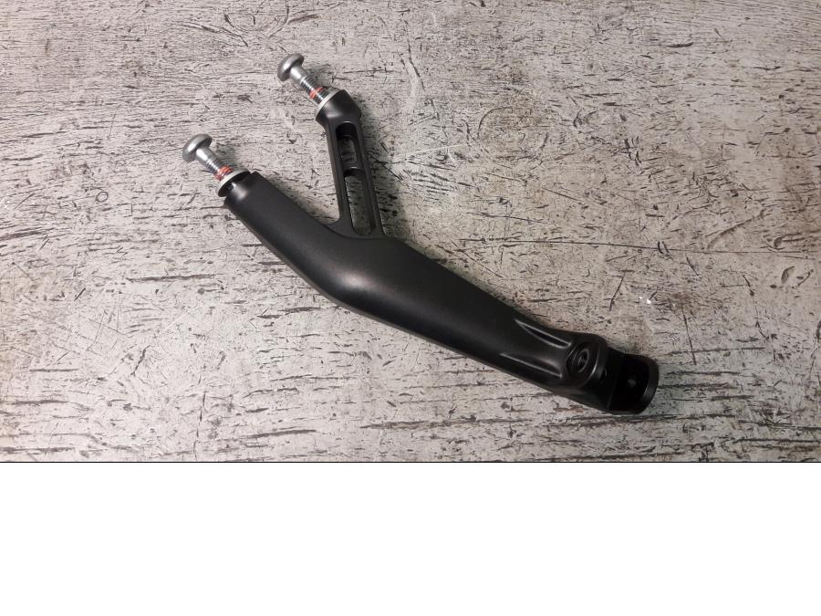 Framsidan på Fotpinnefäste från en Yamaha YZF 1000 R1 -2015 motorcykel.