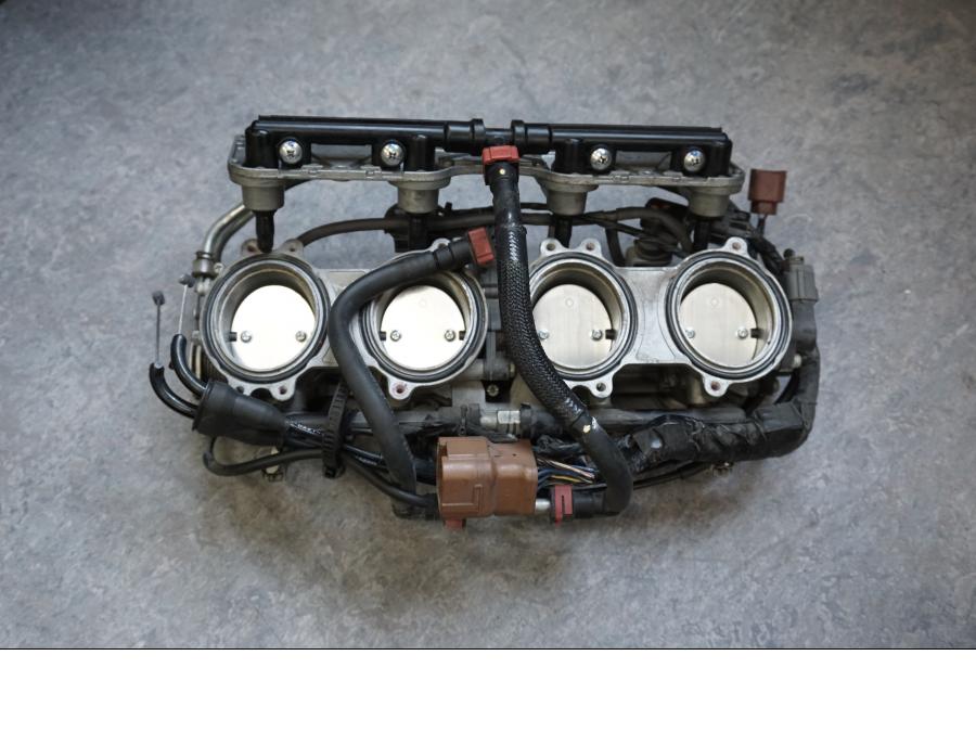 Framsidan på Spjällhus från en Kawasaki ZX-10R -2008 motorcykel.