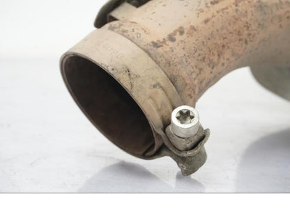 Snett nerifrån på Ljuddämpare från en BMW R 1200 GSA -2012 motorcykel.