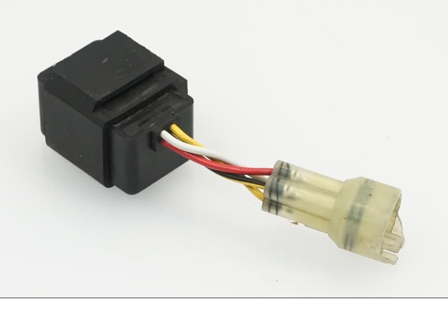 Baksidan på Bensinpumpsrelä från en Kawasaki VN 1500 Mean Streak -2003 motorcykel.