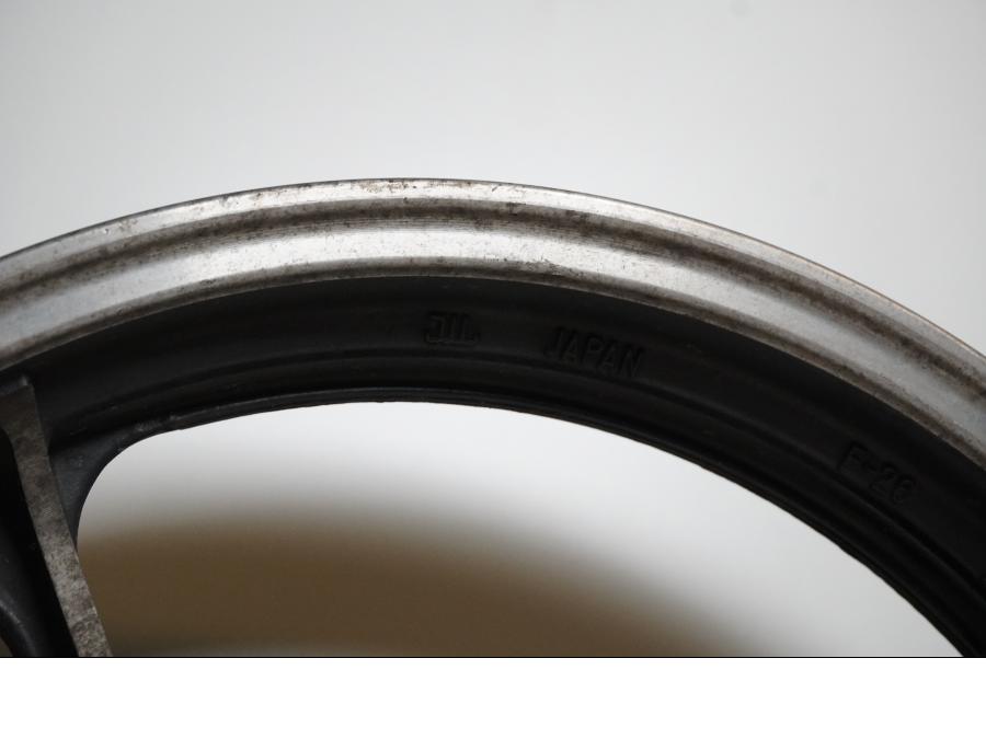 Extrabild5 på Fälg från en Yamaha FJ 1200 -1986 motorcykel.