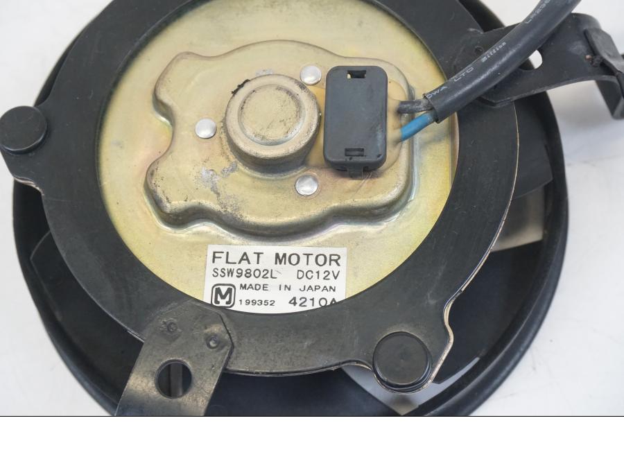 Vänster sida på Vattenkylfläkt från en Yamaha YZF 1000 R1 -2004 motorcykel.