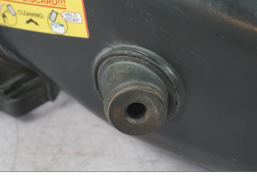 Höger sida på Luftintag från en BMW R 1200 GS -2005 motorcykel.