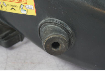 Höger sida på Luftintag från en BMW R 1200 GS -2005 motorcykel.