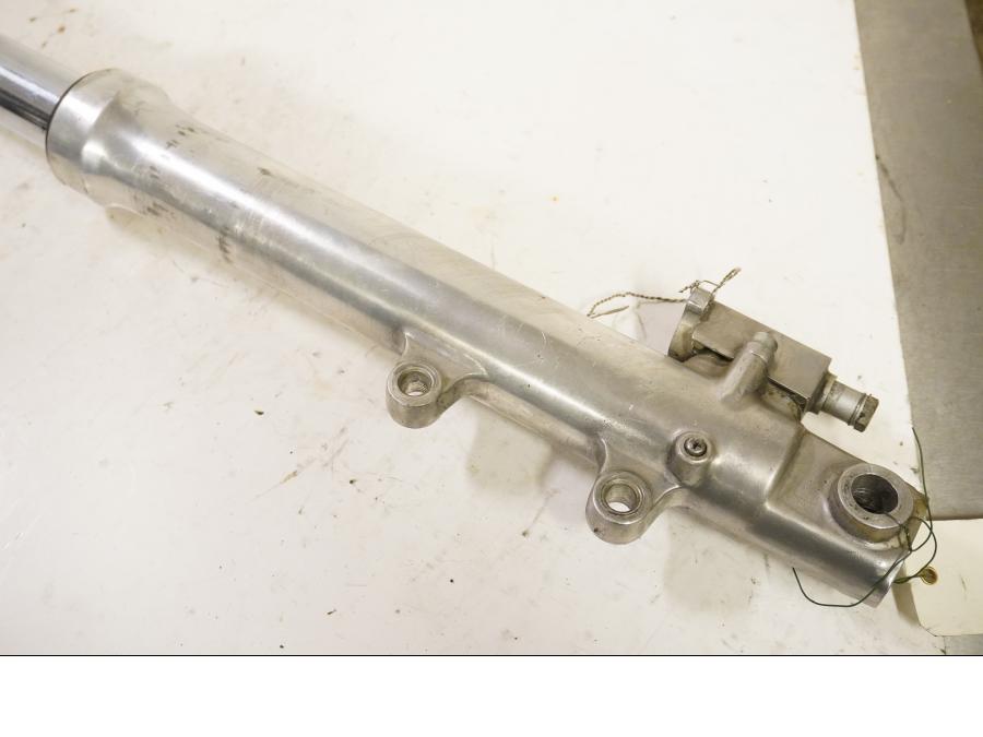 Baksidan på Gaffelben från en Yamaha RD 500 -1985 motorcykel.