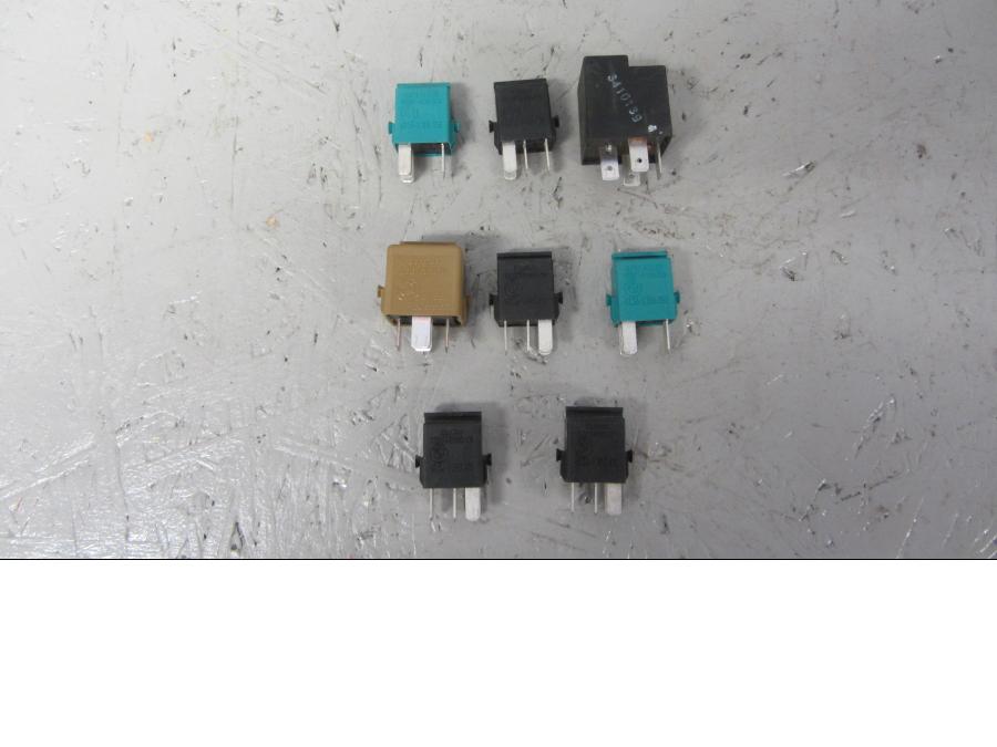 Framsidan på Relä från en BMW R 1200 C -2002 motorcykel.