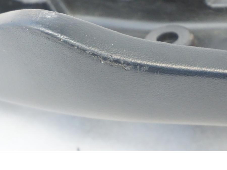 Snett nerifrån på Sadel från en Honda CBR 1000 RR -2010 motorcykel.