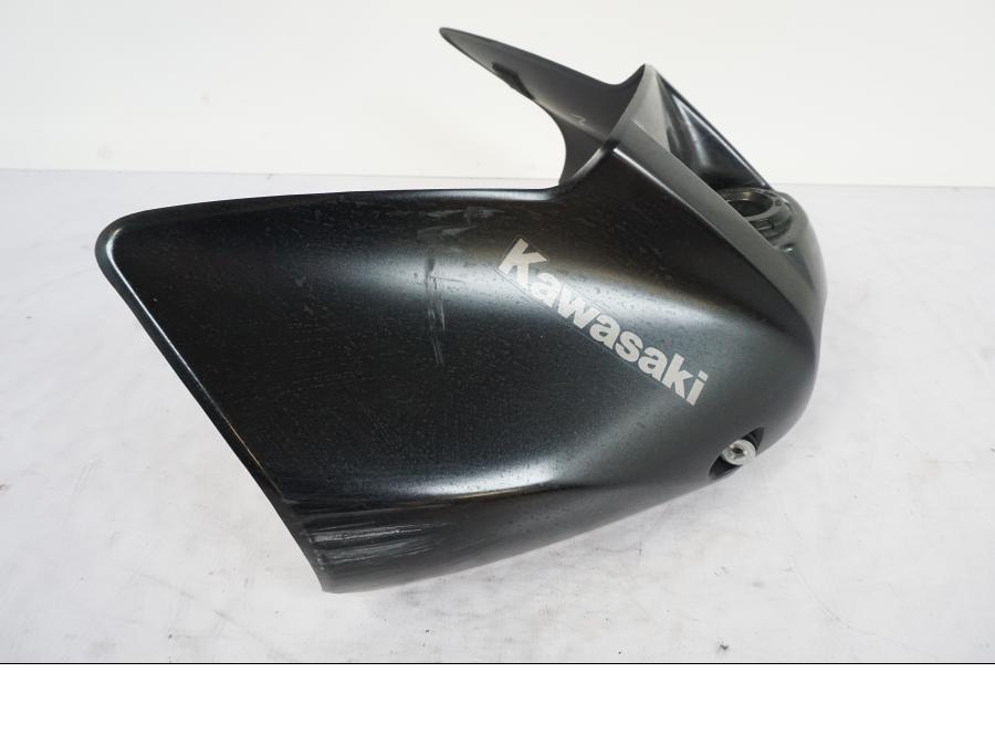 Baksidan på Bensintankskåpa från en Kawasaki ER-6N -2012 motorcykel.