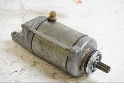 Framsidan på Startmotor från en Suzuki GSX 1400 -2002 motorcykel.