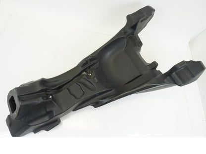 Extrabild2 på Bensintank från en Ducati Hyperstrada -2013 motorcykel.