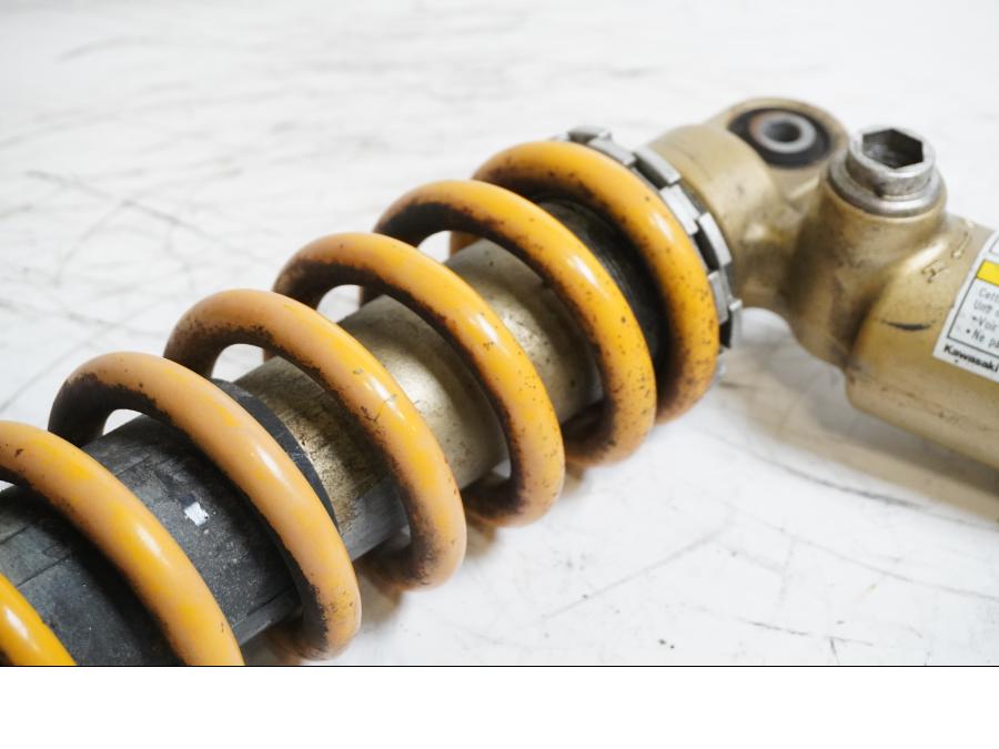 Höger sida på Stötdämpare från en Kawasaki ZX-9R -1999 motorcykel.